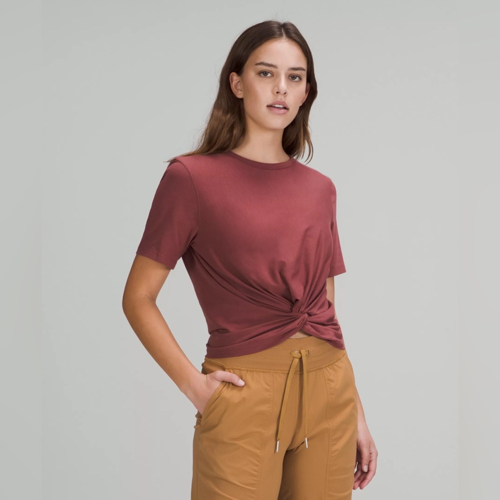 LULULEMON CRESCENT T-SHIRT IN SMOKY RED ✨
